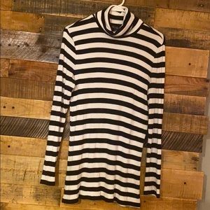 Black and white stripped turtle-neck sweater